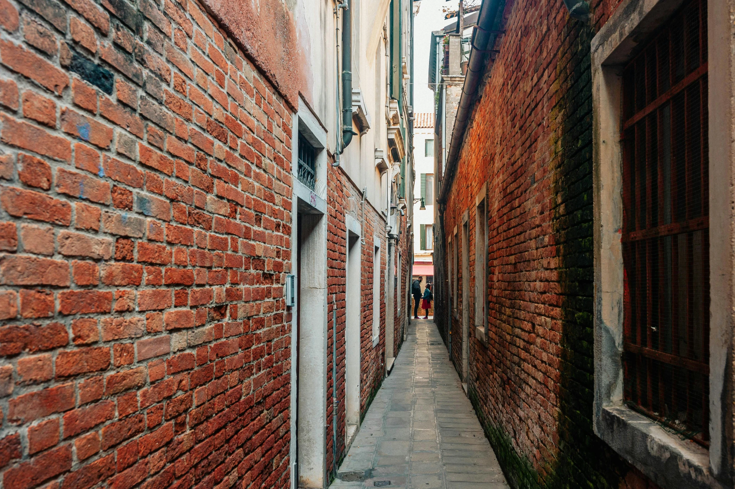 a narrow street between two buildings in an urban area