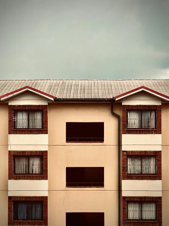 the corner of a el with multiple windows