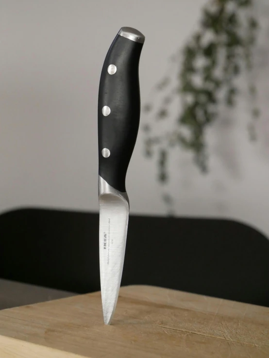 a knife that is on top of a table