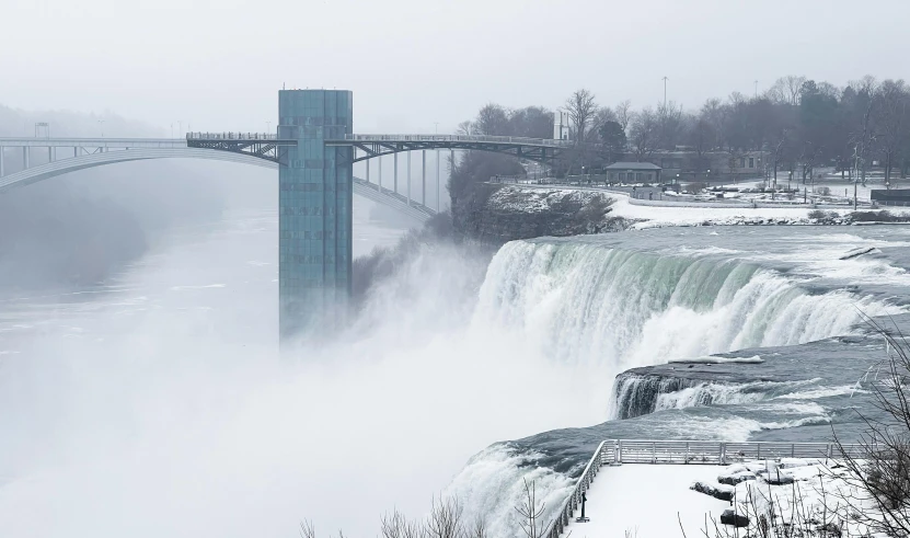 niagara falls during the winter with fog and mist