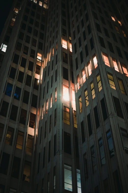 a large building that has multiple windows in it