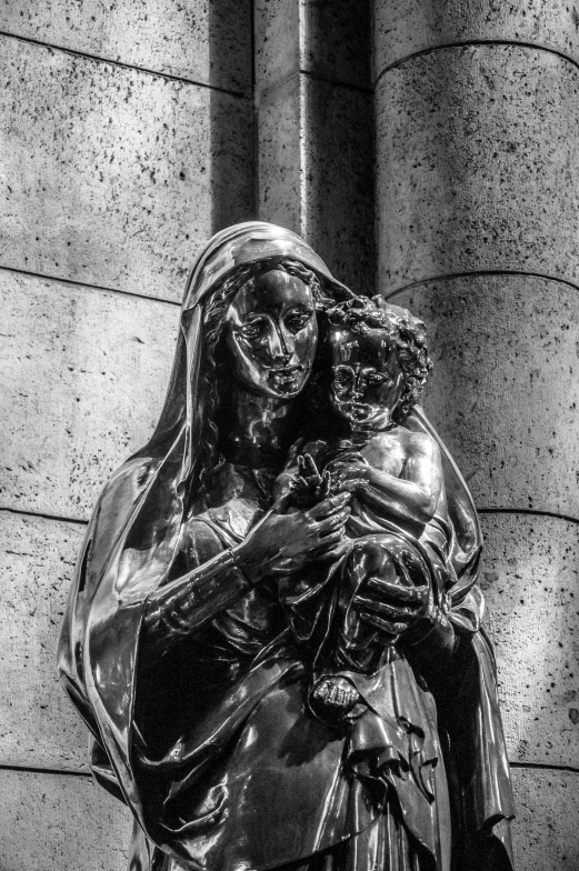 a black and white image of a statue that is outside