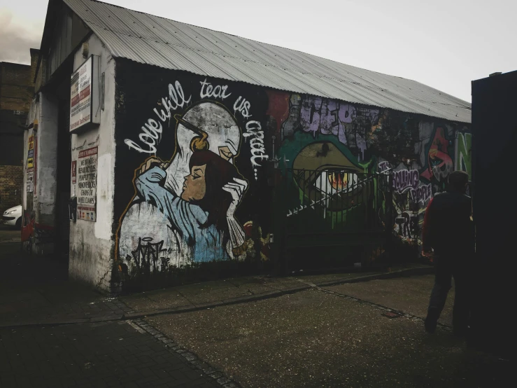 there is graffiti on the wall and roof of this building