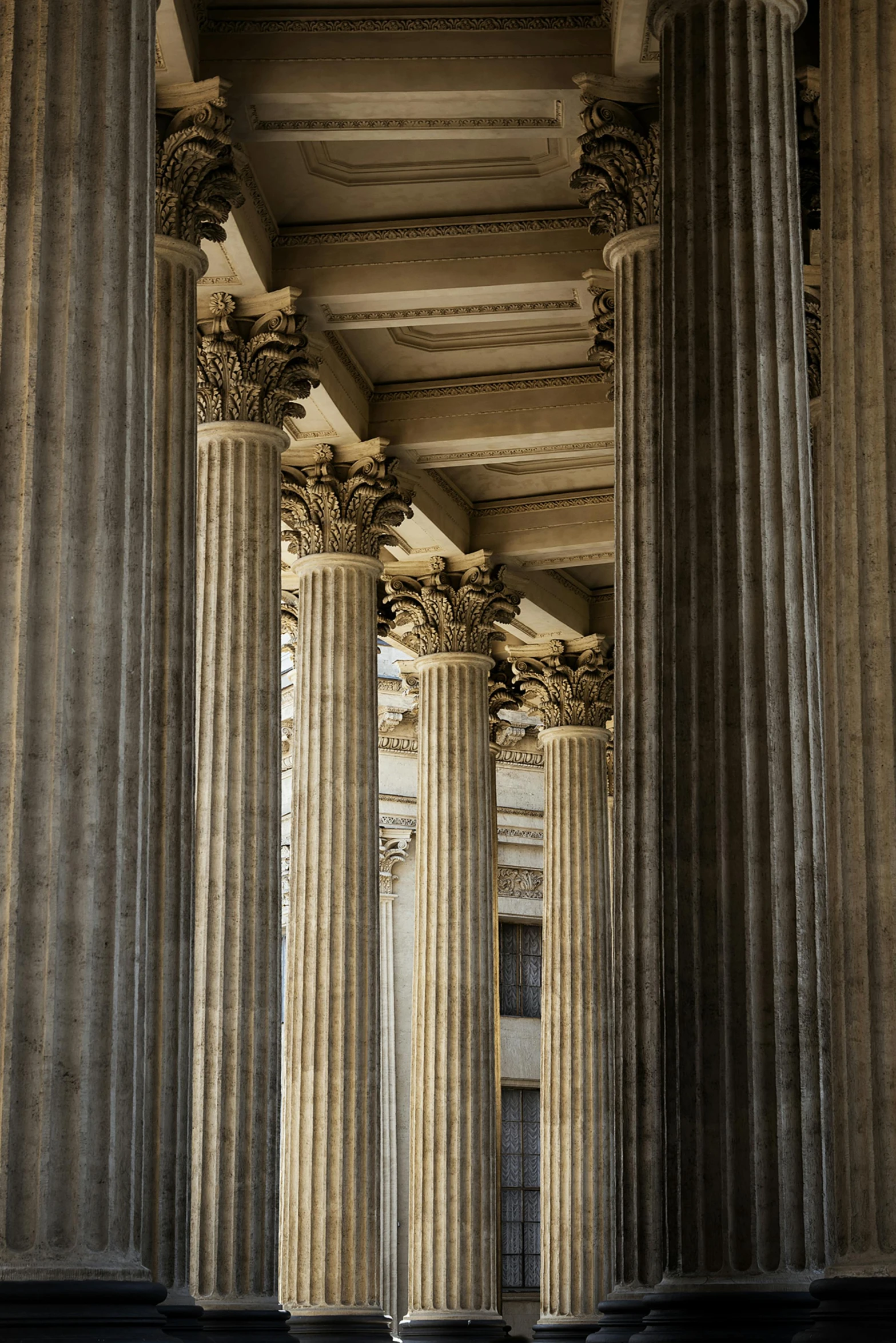 columns in the center of a building with pillars on each side