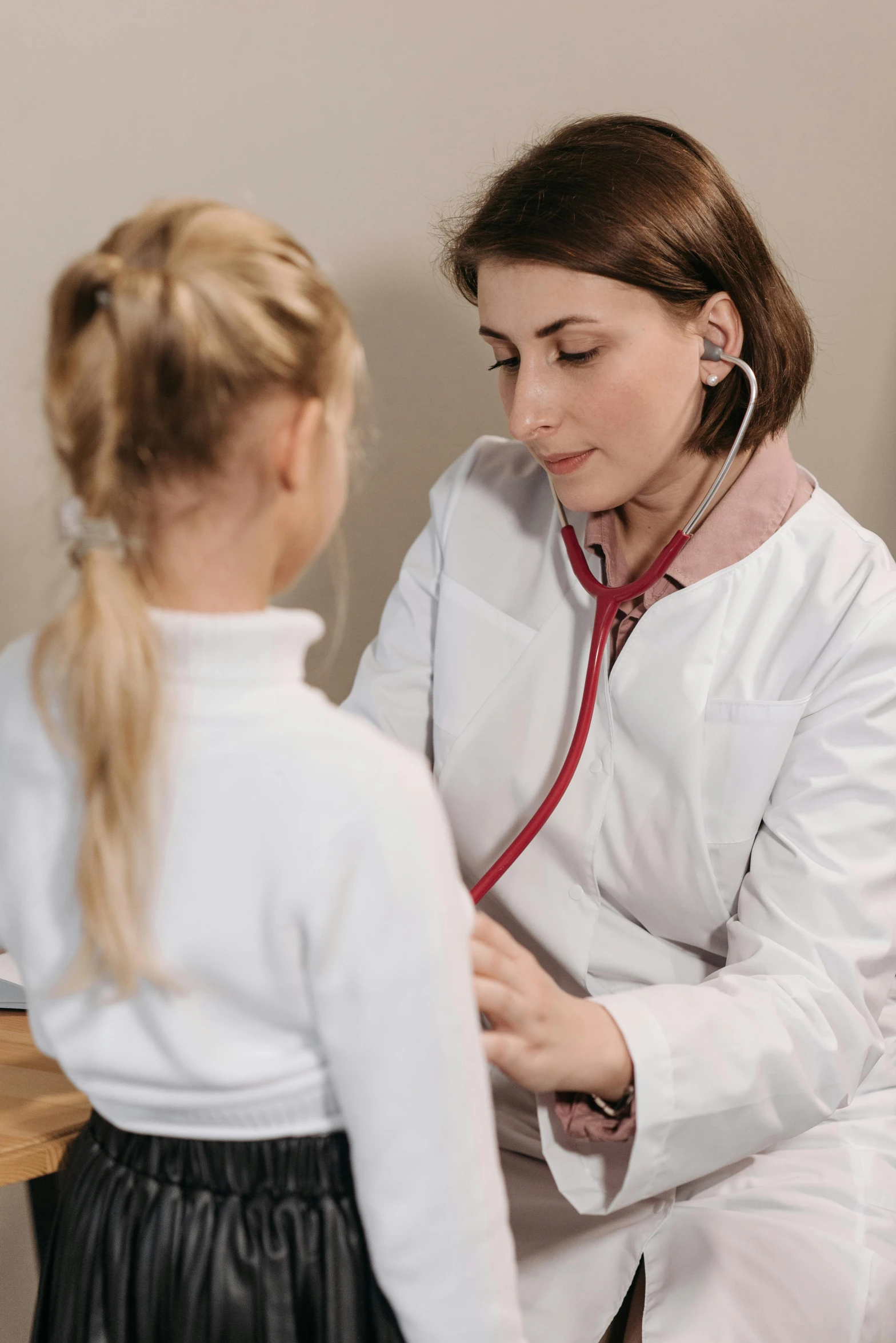 the woman has a stethoscope in her hands