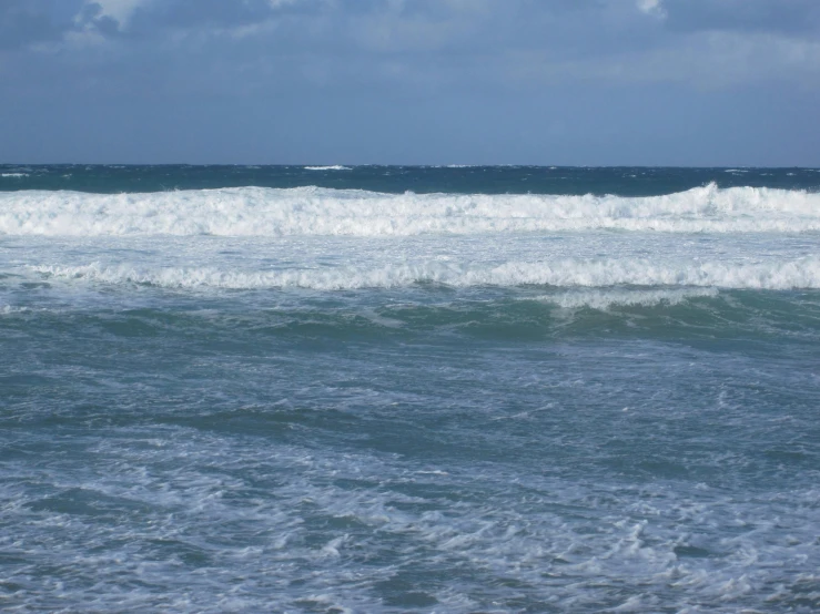 there are waves that are coming in to the beach