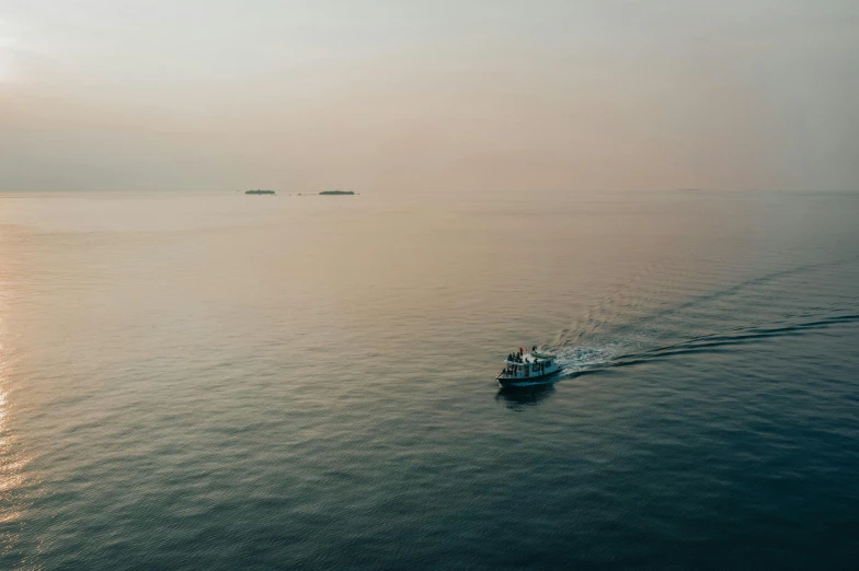 there is a small boat that is traveling in the ocean