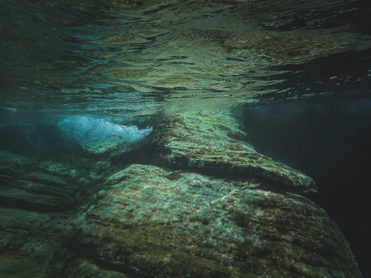 there are two rocks in the water near each other