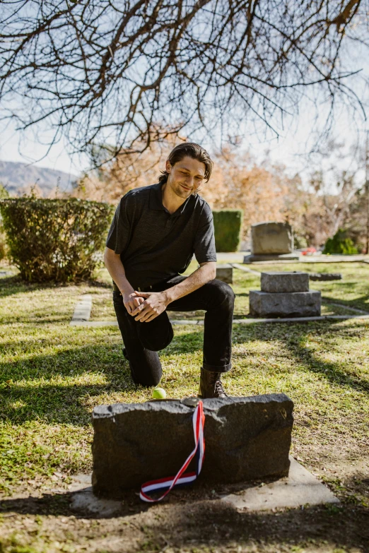 a man sitting on the edge of his memorial