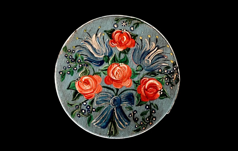 an image of a circular glass plate with flowers