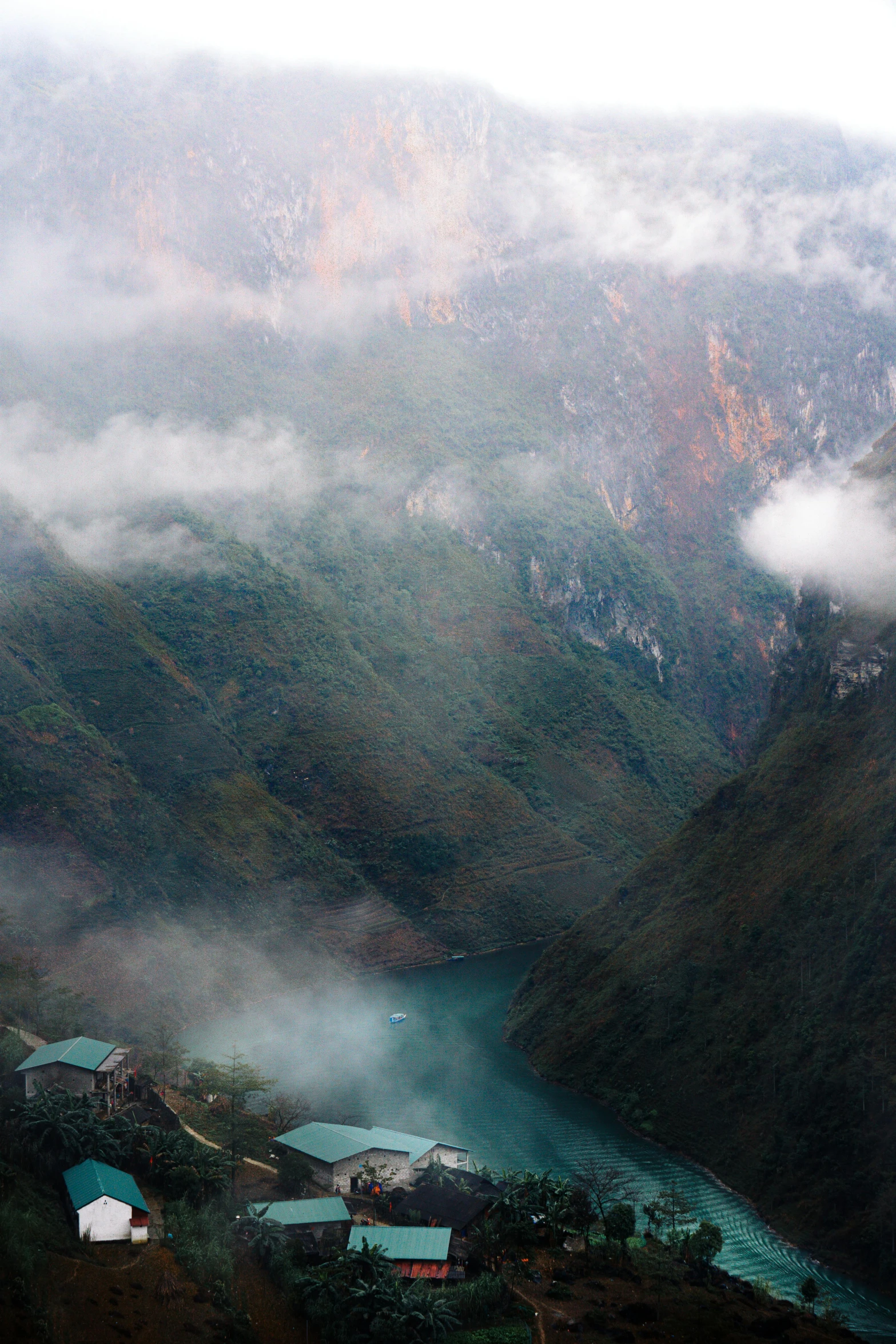 several houses are built on a cliff overlooking a valley