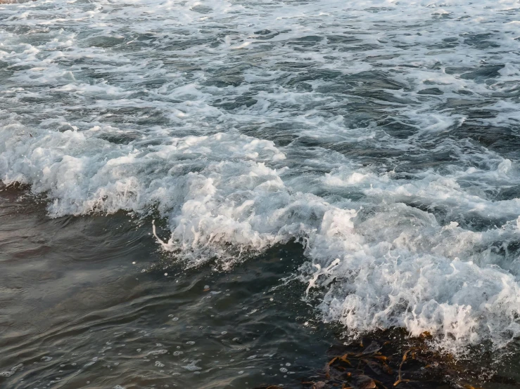 close up po of waves crashing in to shore