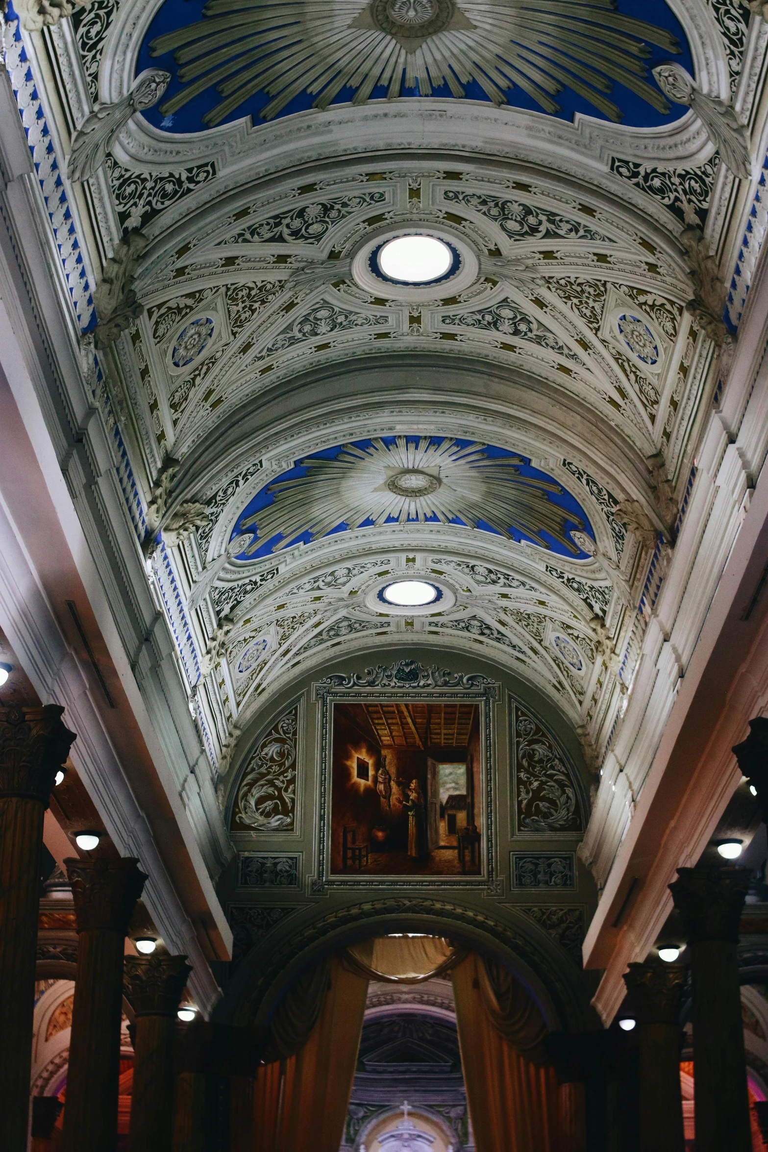 the ceiling is decorated with intricate architectural details