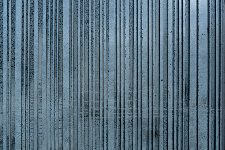 the wall with a lot of vertical lines on it