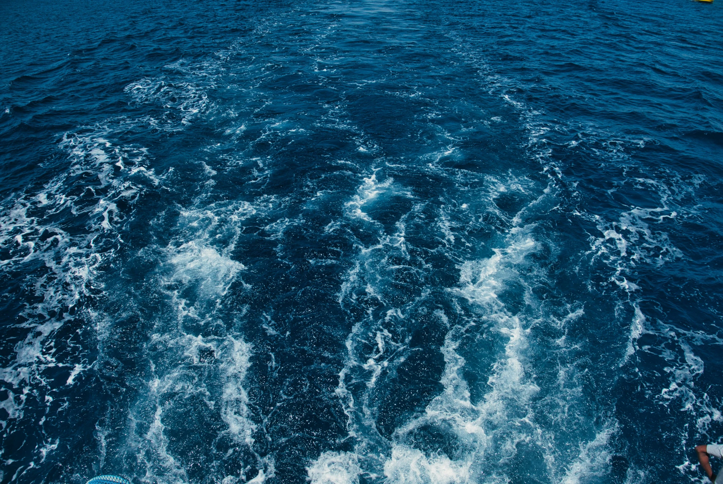 an image of the back end of a boat