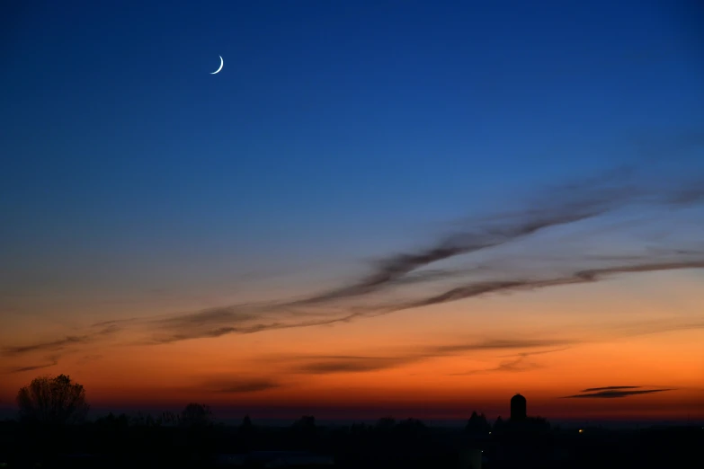 an orange and blue sky with an crescente