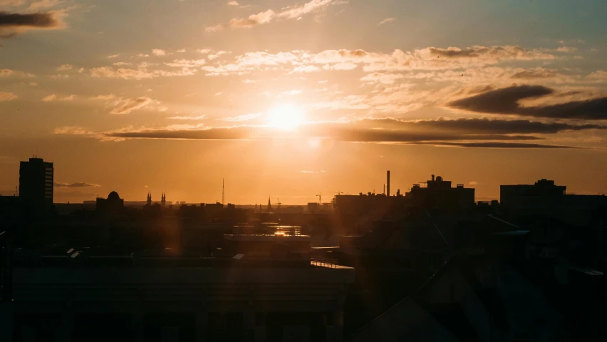 a po of a beautiful sunset in a city