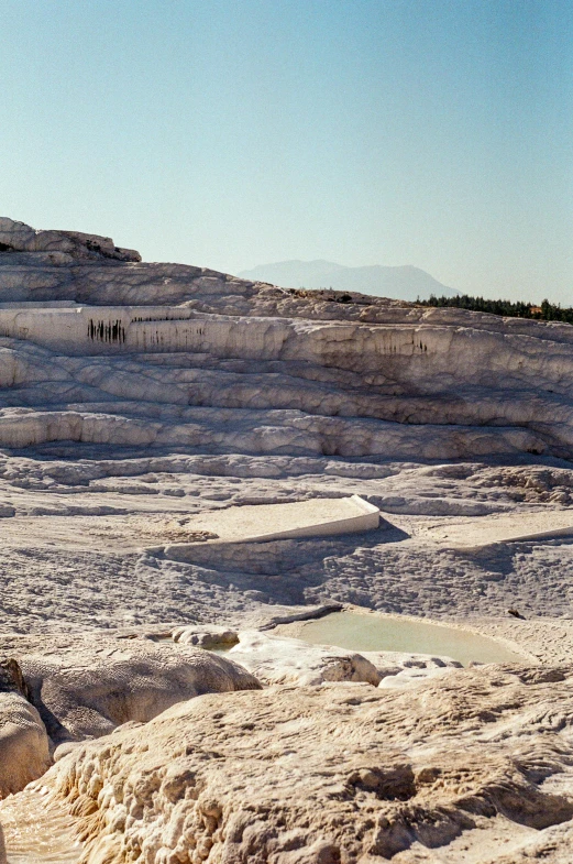 the rock formations are all white and have many s