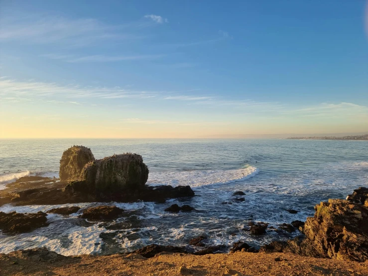 the ocean is full of waves and rocks