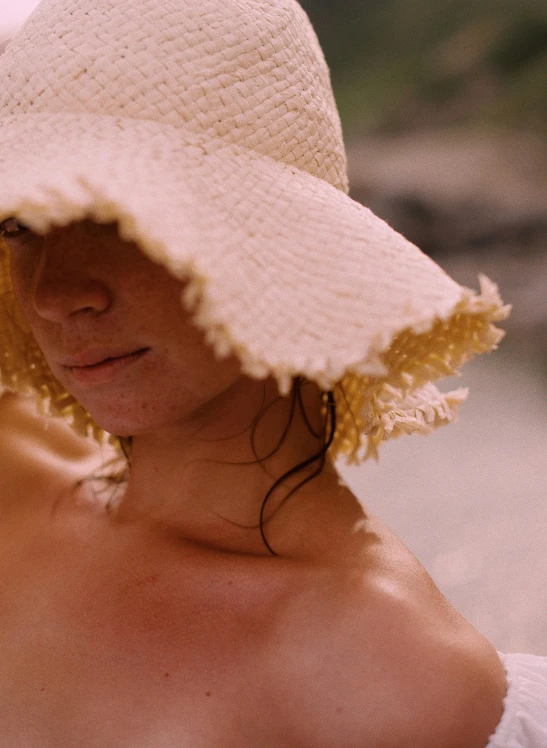 a women with  on wearing a white hat