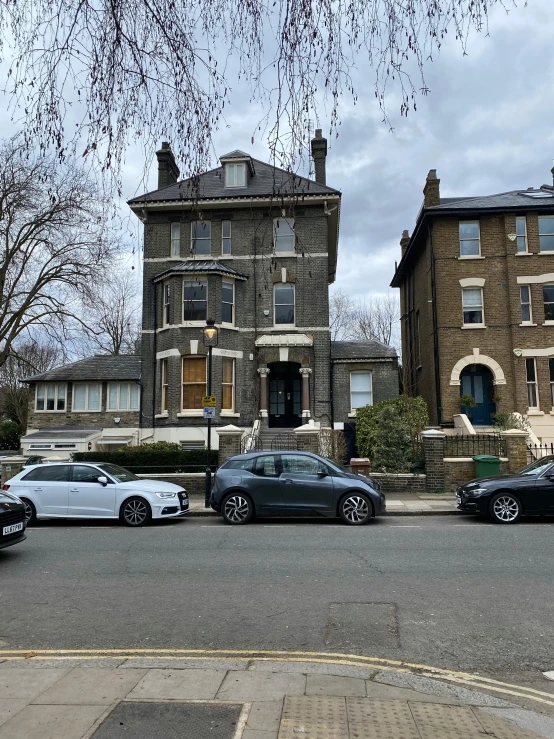 there are many cars parked on the side of this street