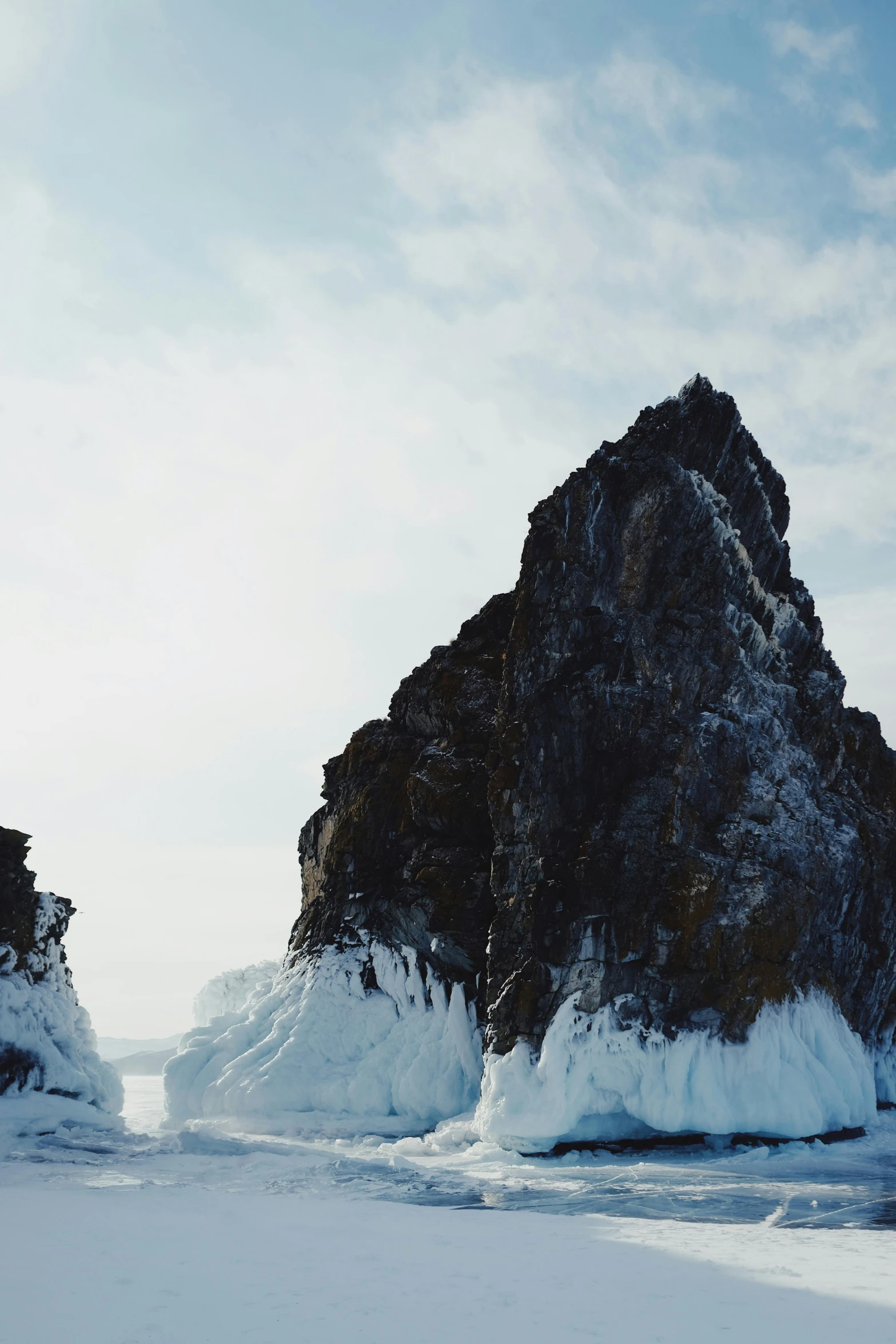 this is snow on the ground near large rocks