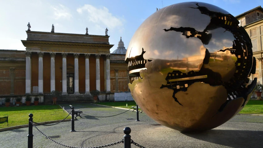 an ornamental piece is shown in front of a building