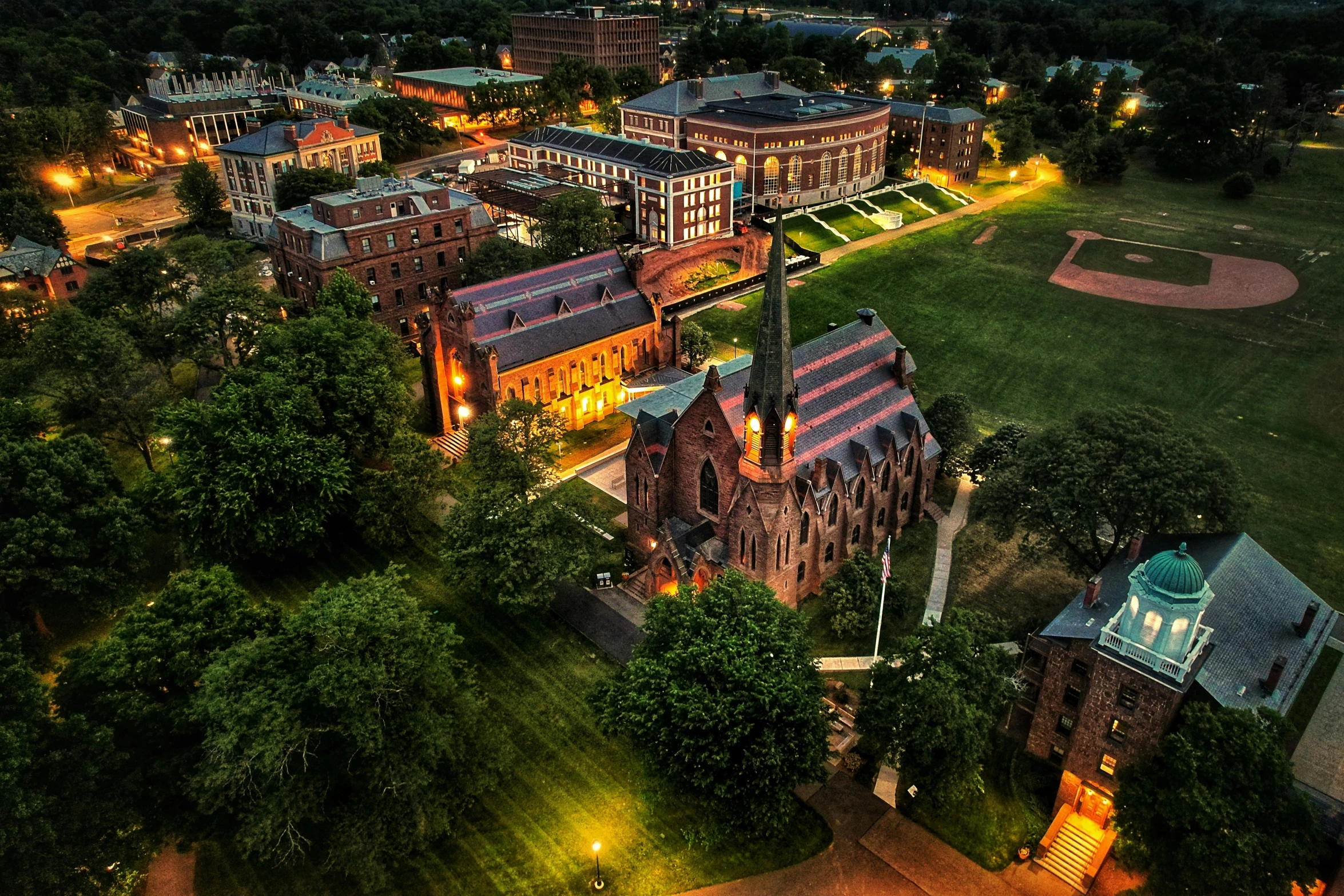 a beautiful aerial po of the university cam at night