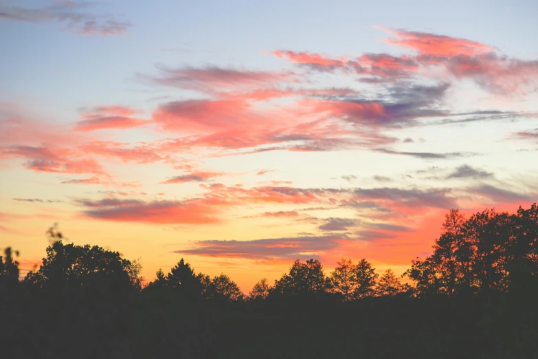 a beautiful sky with lots of pink clouds