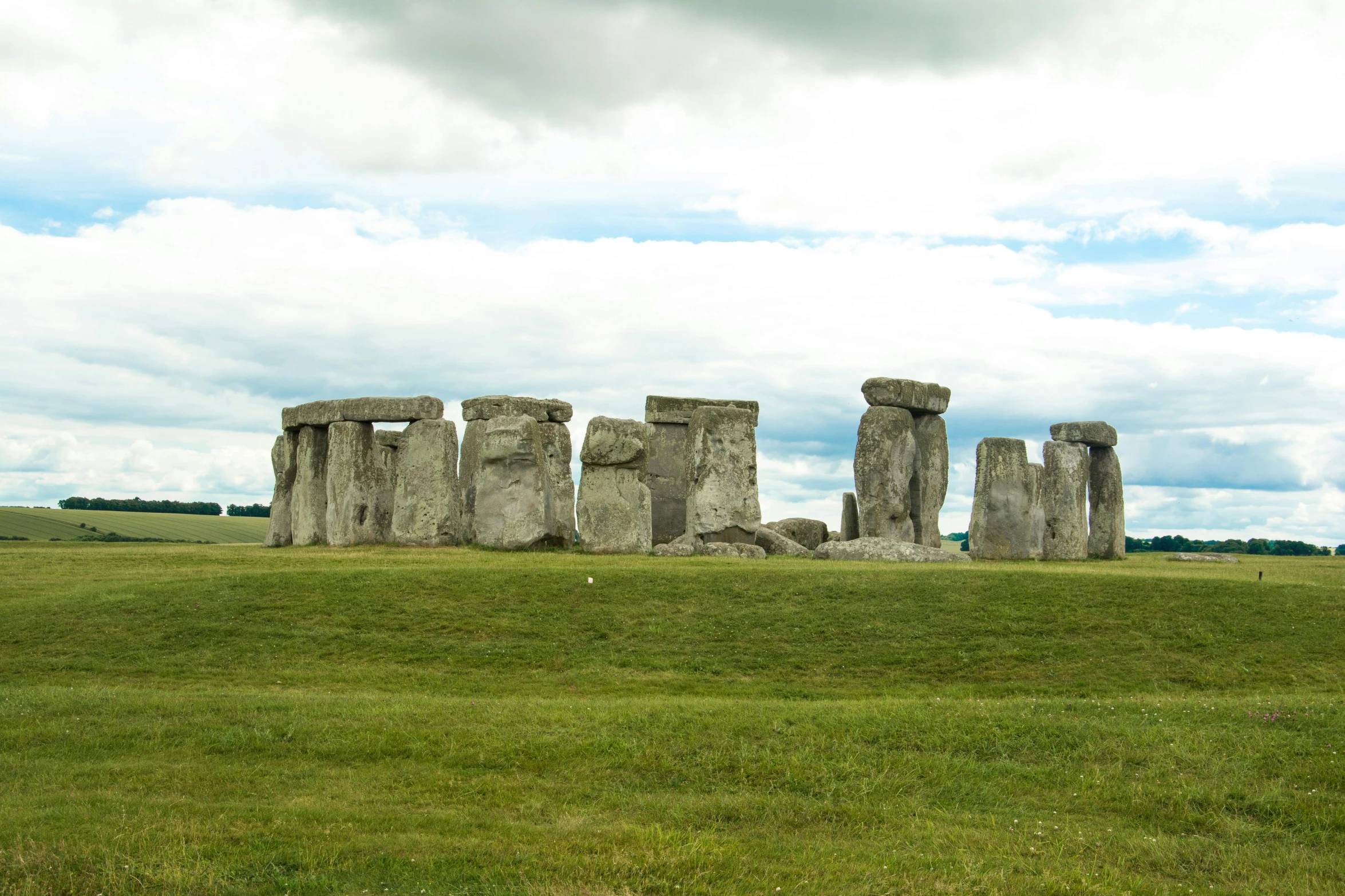 several stones are set on the green grass