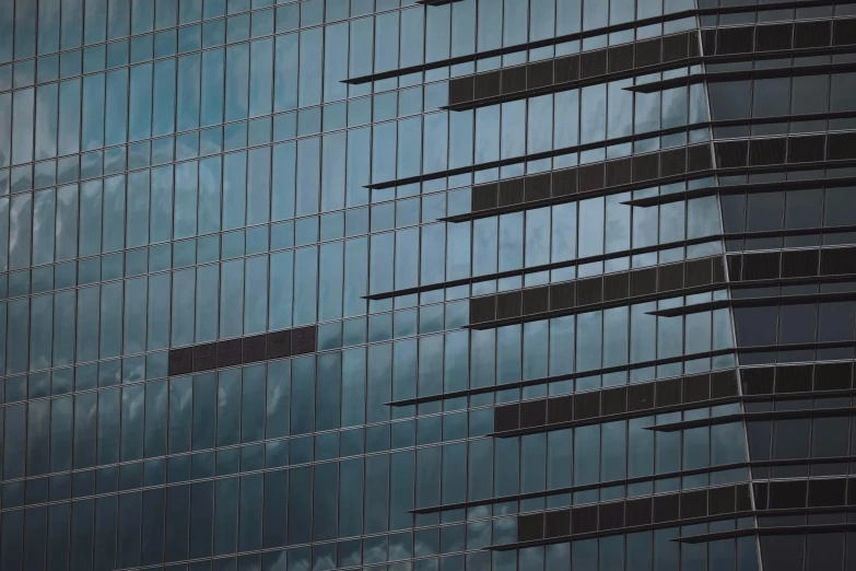 a plane is flying through the sky near a building