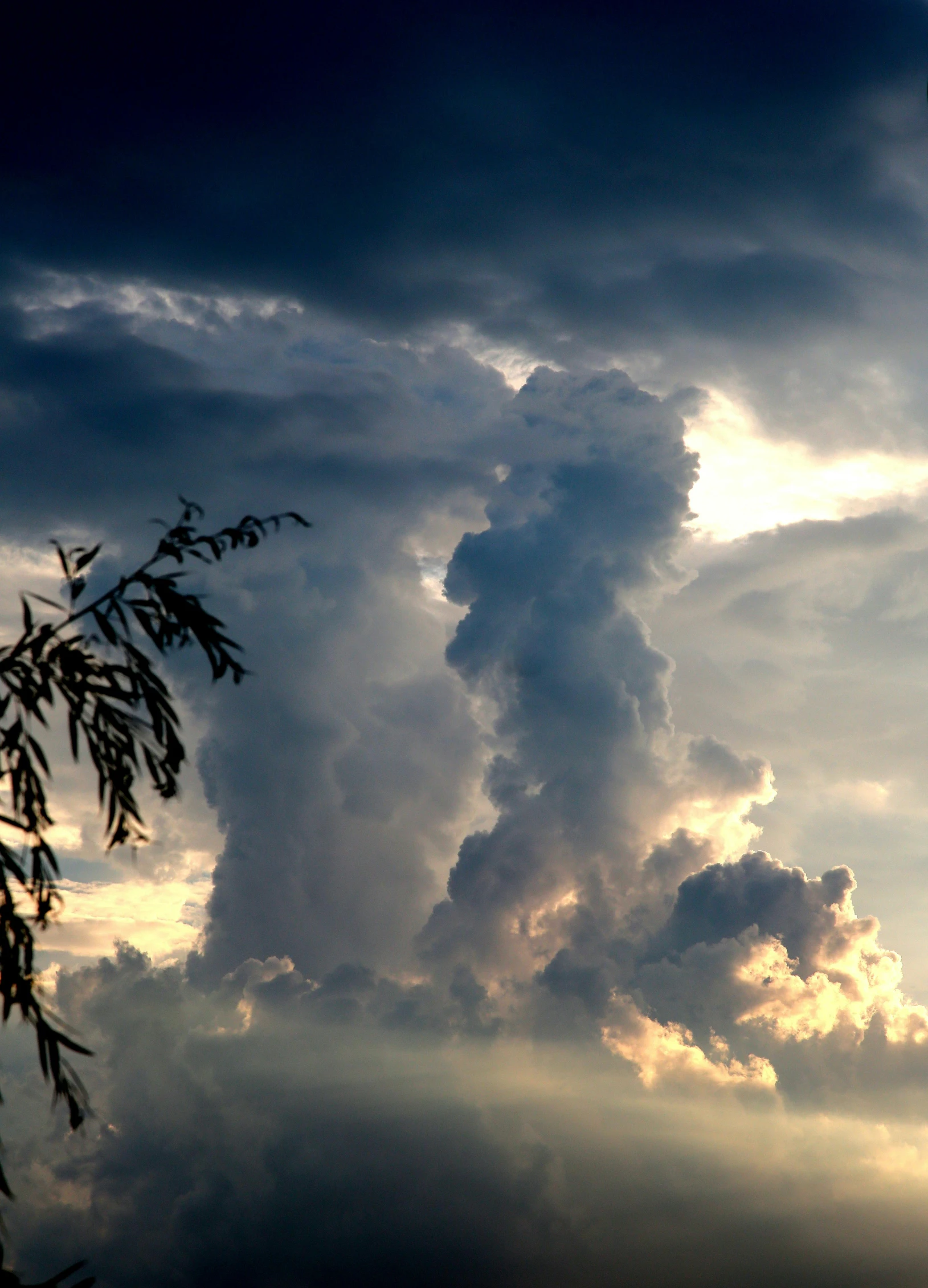 a cloudy sky that has very few light in it