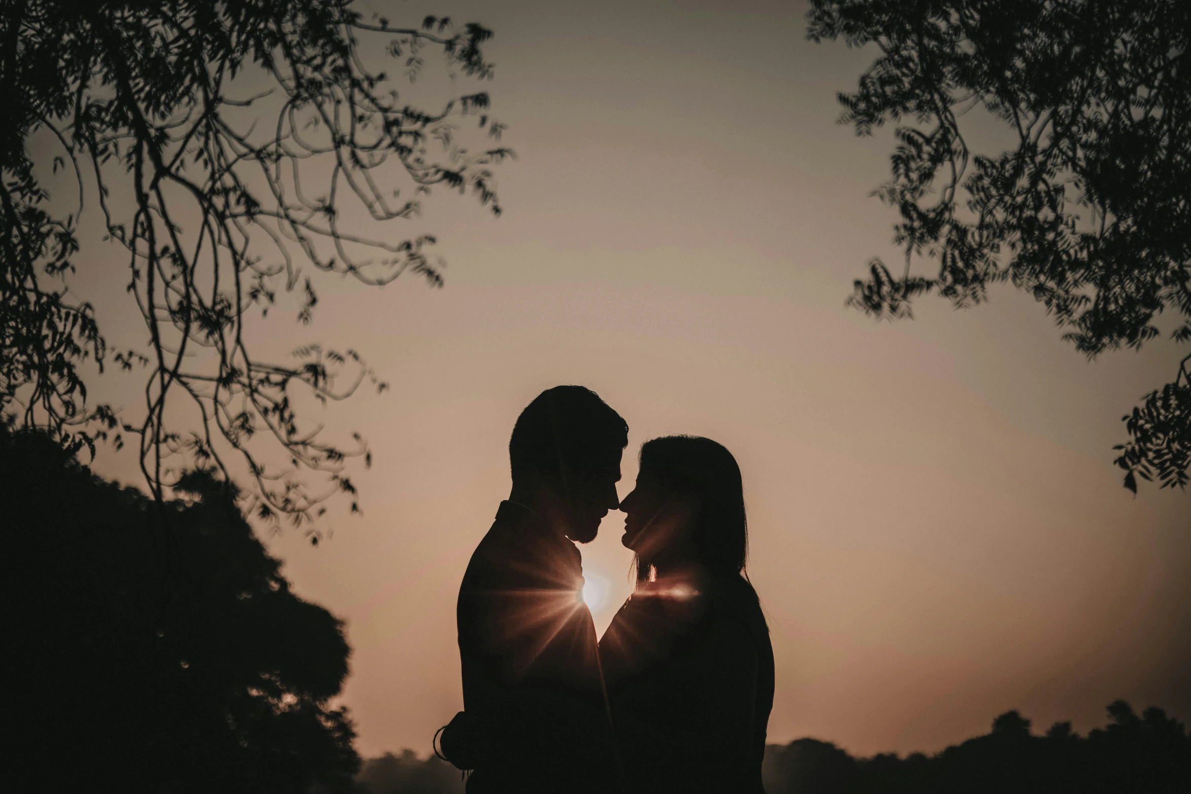 a man and woman are looking into each others eyes