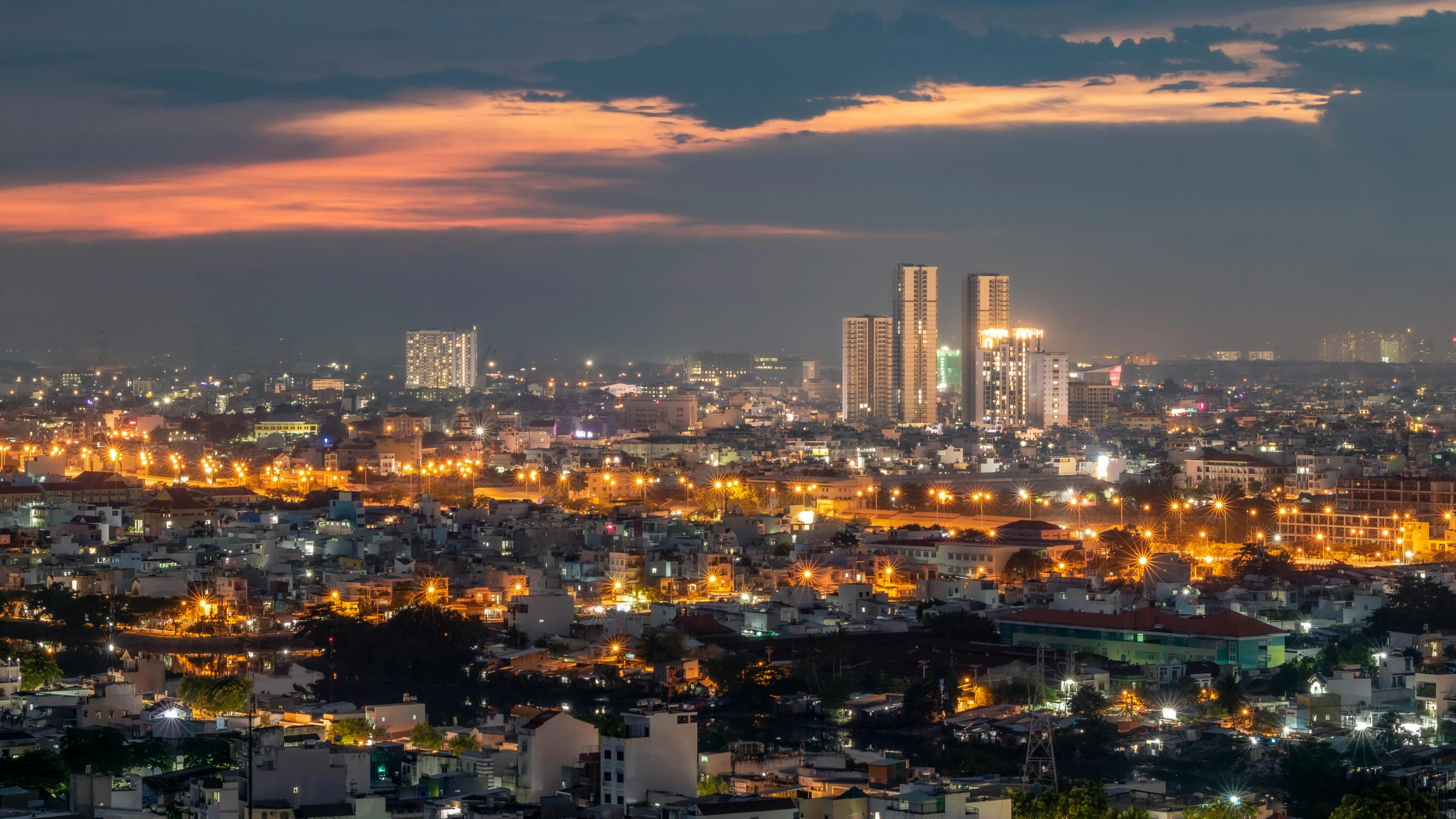 the skyline of a large city at night