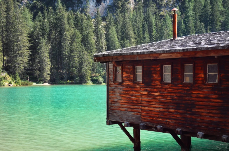 this is a po of a boat house in the woods