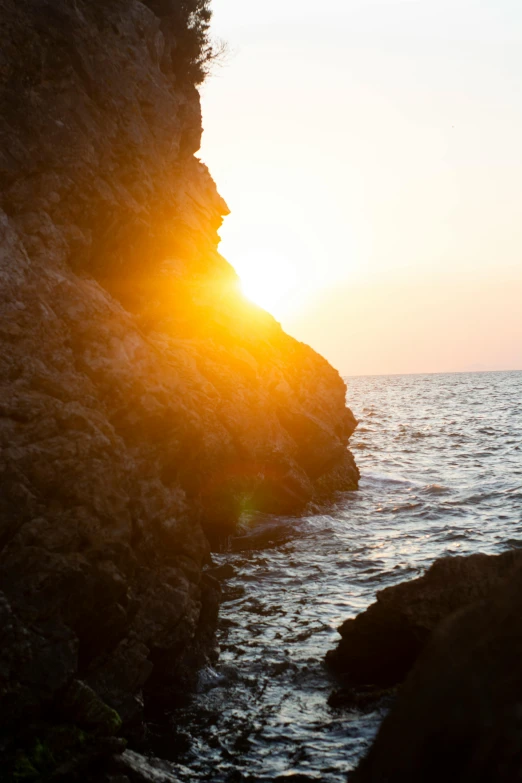 the sun is shining brightly through some rocks