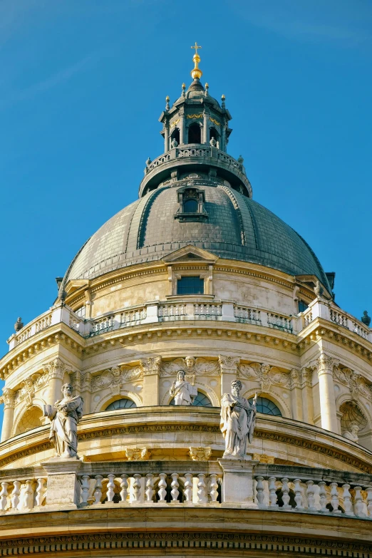 the dome on top of an old building