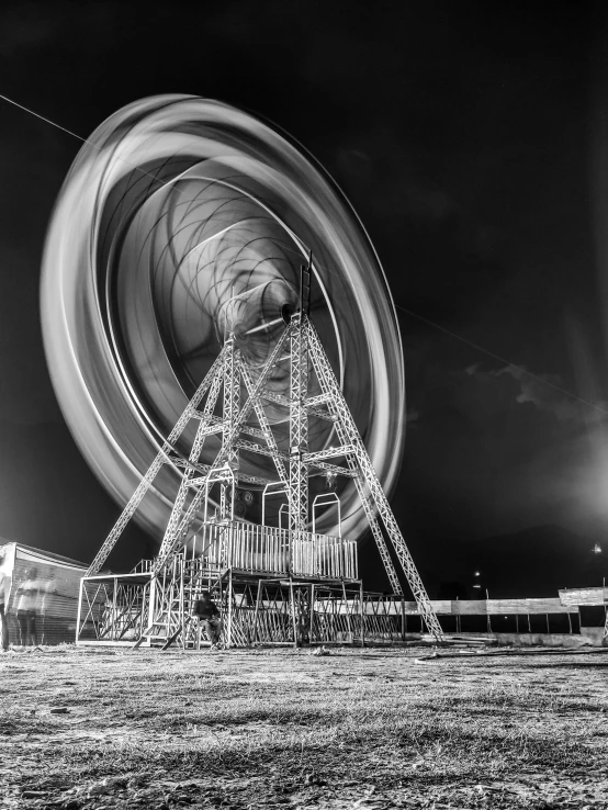 a big wheel that is spinning in the night sky