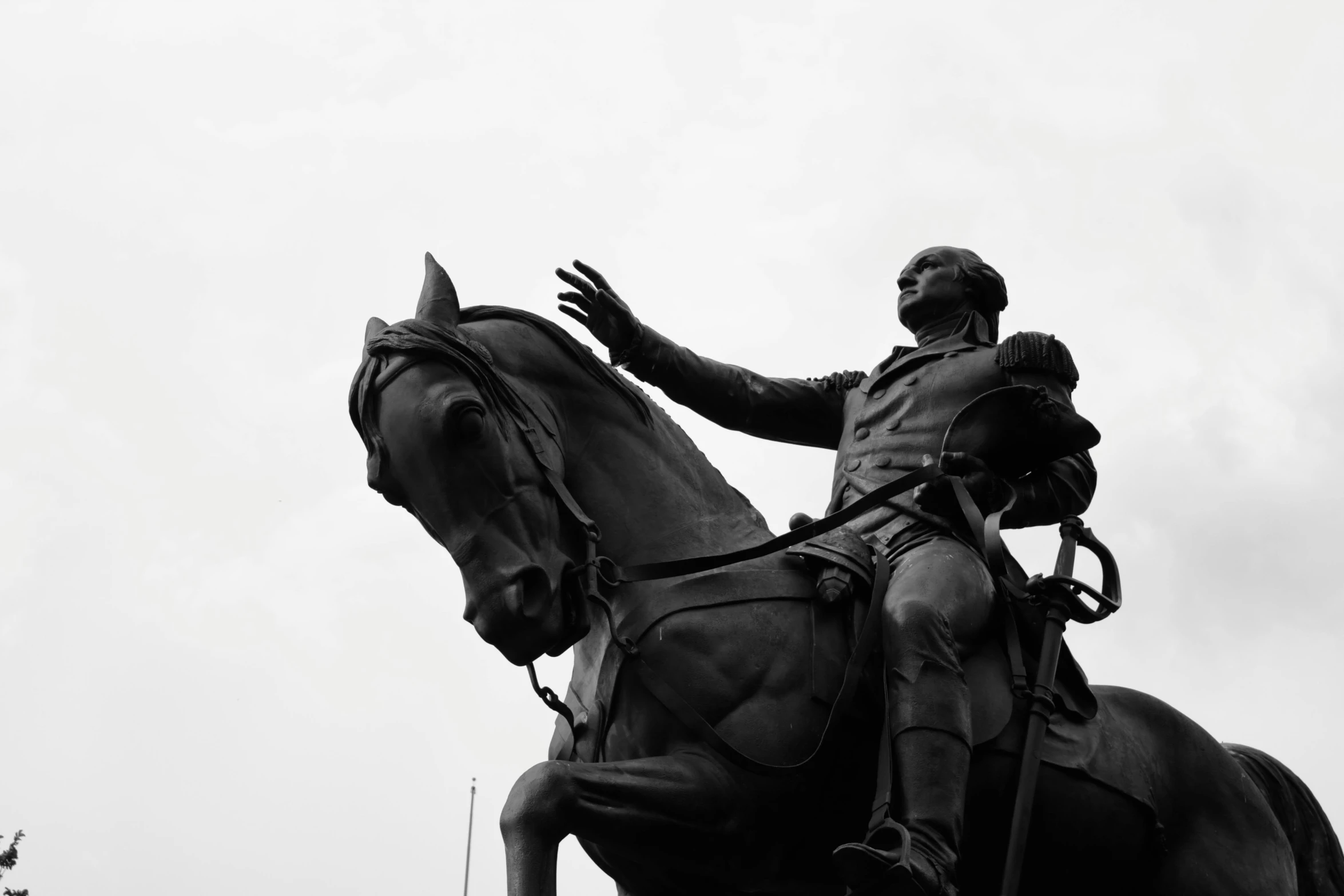 a large statue has the image of a man on a horse and it is in black and white