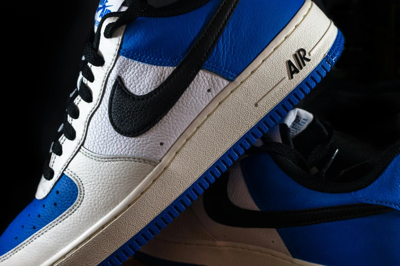 a pair of air force'07 low'game royal / white - black'sneakers