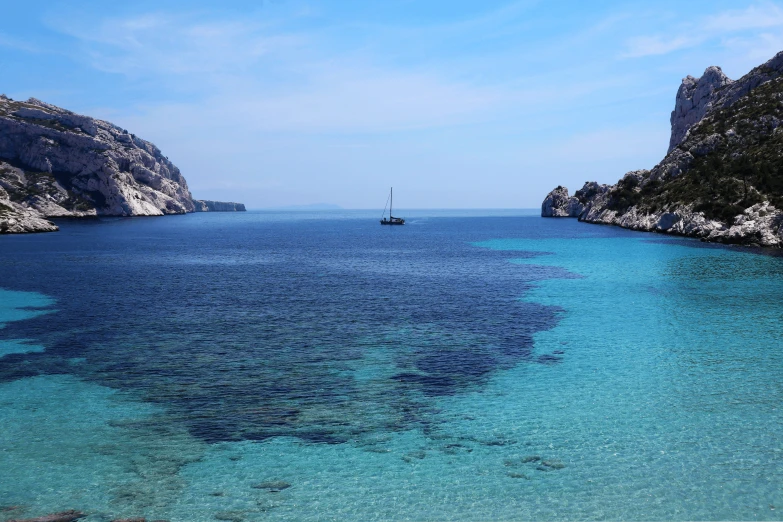 there are boats in the water at an island