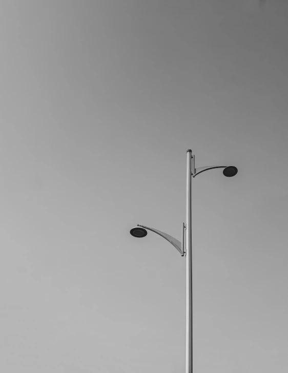 an upward s of the street lights at a intersection