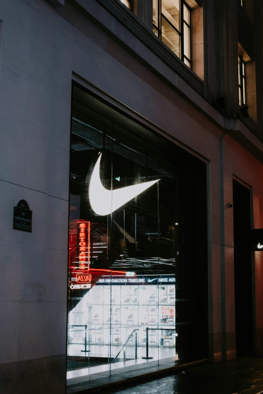 window displays displaying the new nike store