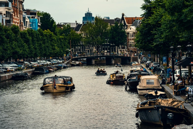 a canal with boats sitting in the center and a few buildings along both sides