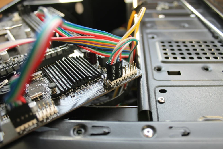 a view of a server with many wires, in an enclosure