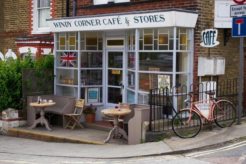 a cafe that has some tables and chairs outside