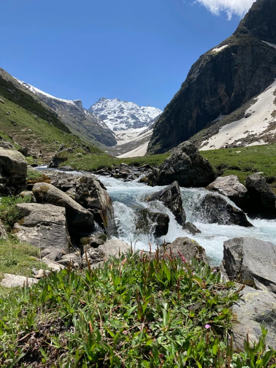 there are many rocks and water in the mountain stream