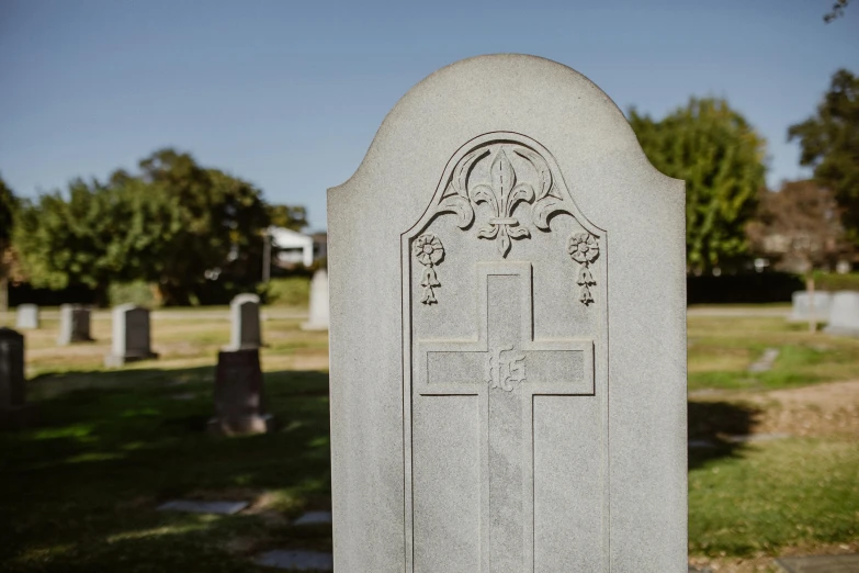 the grave of a man with a cross in his head