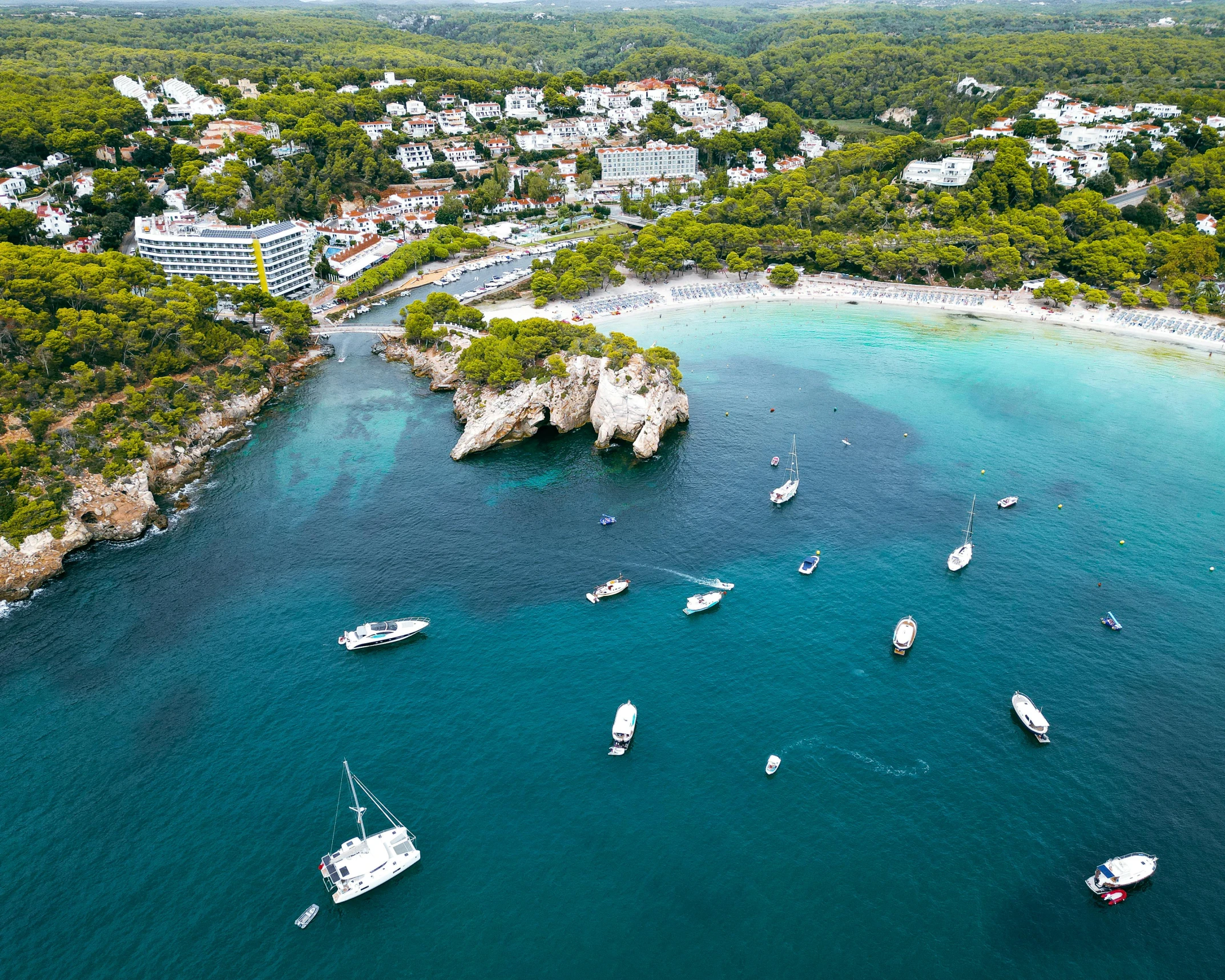 there are many small boats floating in the water