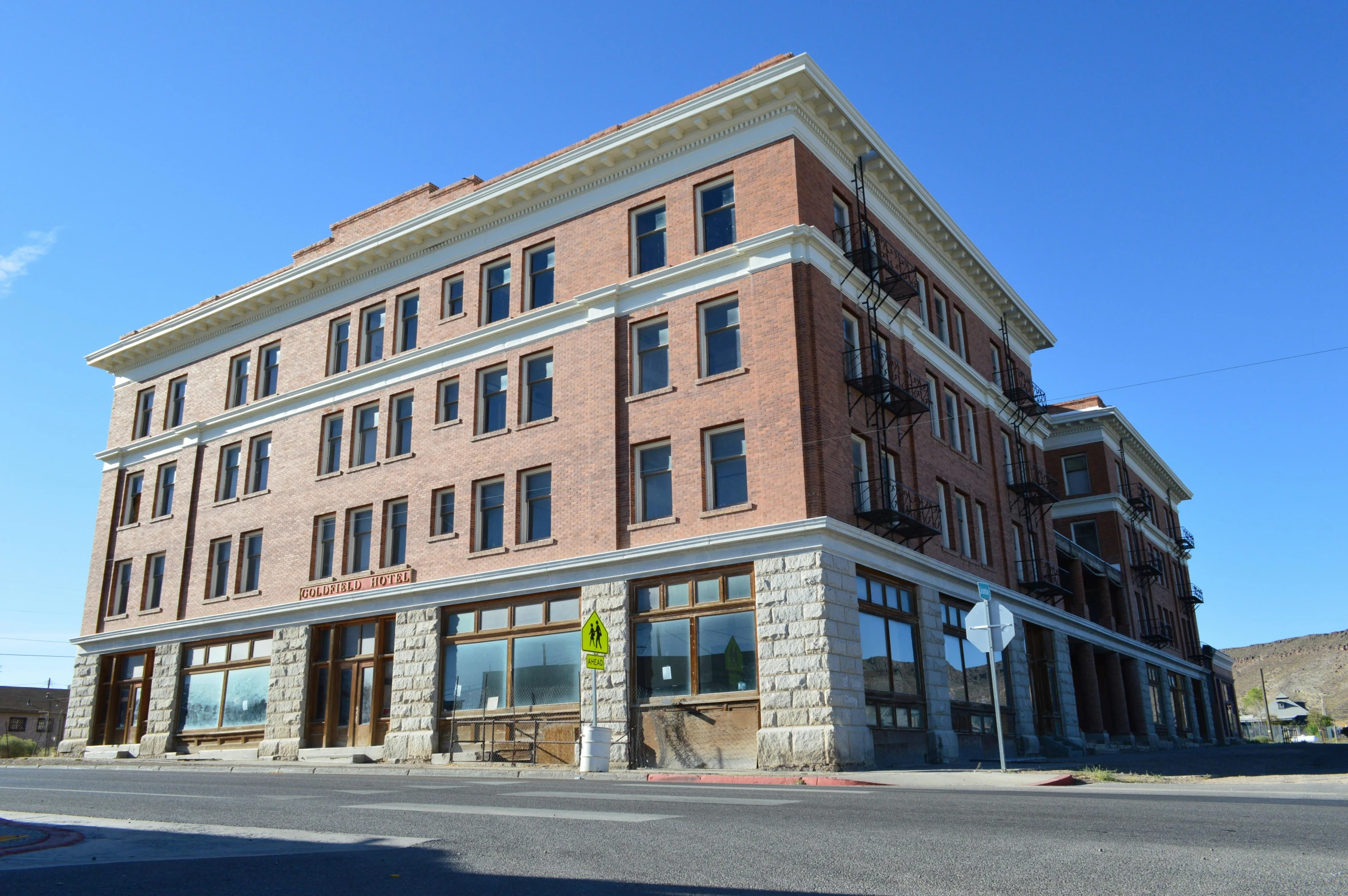 a large brick building is on a corner corner